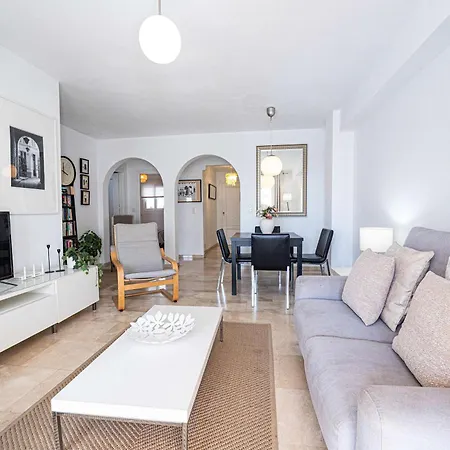 Modern 2-bed 2-bathroom By The Pool Fuentes De Nerja