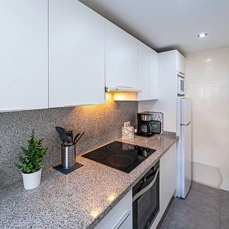 Modern 2-bed 2-bathroom By The Pool Fuentes De Apartamento Nerja